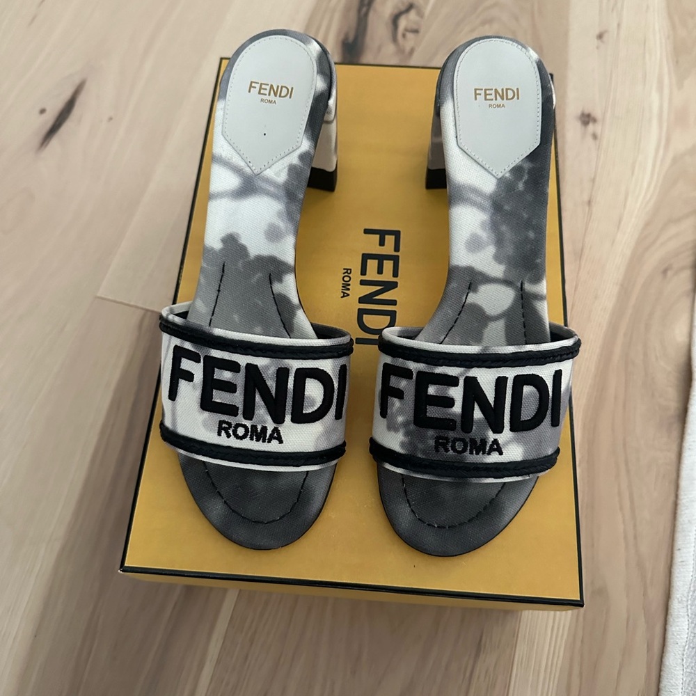 Fendi Tie dye Logo women’s
